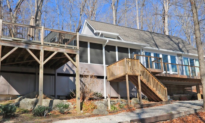 Rocky Top House | Lake Front Home on beautiful Norris Lake with Covered Dock