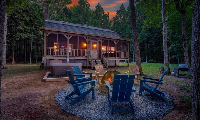 Ellsworth Cabin | Lake front, hot tub, kayak, paddle board, Dogs, Mount Desert Island, Bar Harbor!