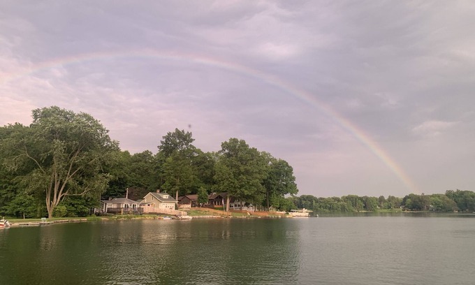 Paw Paw House | Lake Front House in Southwest Michigan-PONTOON AVAILABLE!