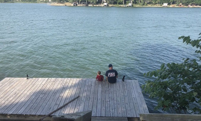 Alma House | Lake front house on deep waters of Lake Wabaunsee, Alma Kansas.