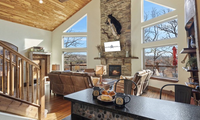 Branson House | Lake Front Lodge w Pool Table-Pvt Hot Tub-Boat Slip-Wrap Around Deck-Free Attraction Tickets