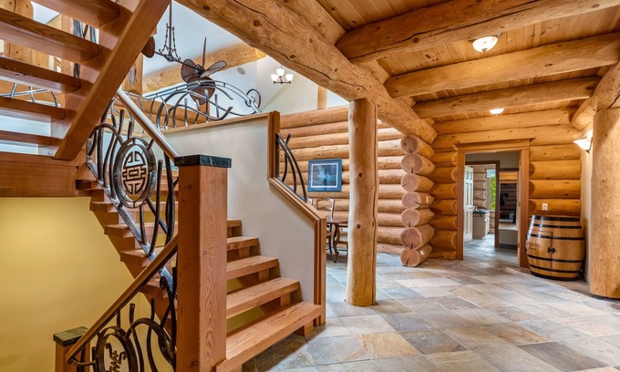 Walkers Ski Chalet | Lake Front Log Home on Kootenay Lake,British Columbia