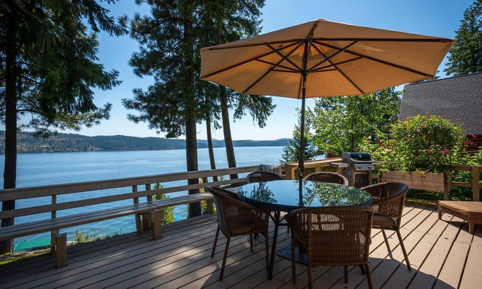 Coeur d'Alene House | Lake Front New Remodel w/Hot Tub- Coeur d'Alene