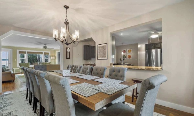 Central Lake House | Lake front, Pets, Large group,Great location, Boat