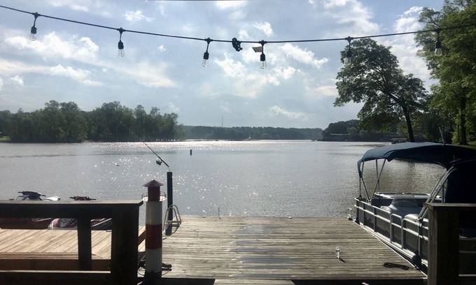 Belmont Cottage | "Lake Front Point" Retreat located in quiet cove of Lake Wylie