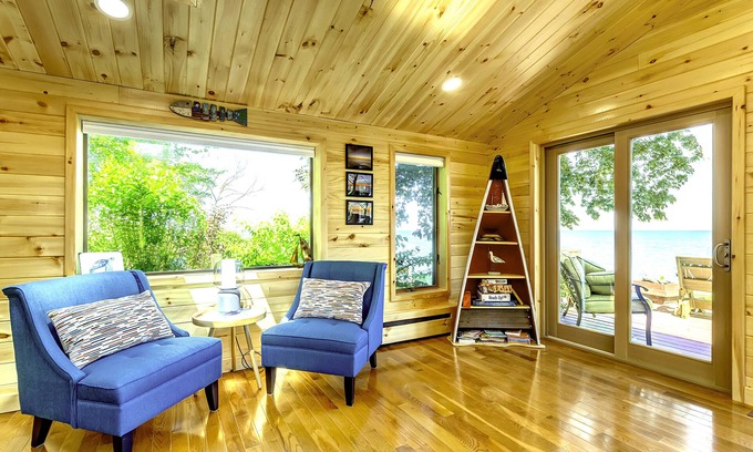 Youngstown House | Lake Front Private Retreat near Niagara Falls with 5 bedrooms,3.5 bathrooms