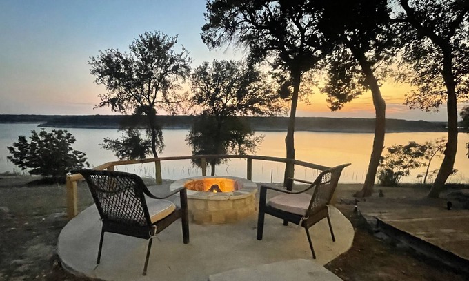 Temple House | Lake Front Property with breath taking views!