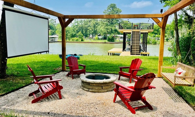 Gun Barrel City House | Lake Front Retreat, Hot Tub, Jet Ski & Boat Rental