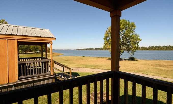 Lake Village Cabin | Lake front retreat on Lake Chicot!