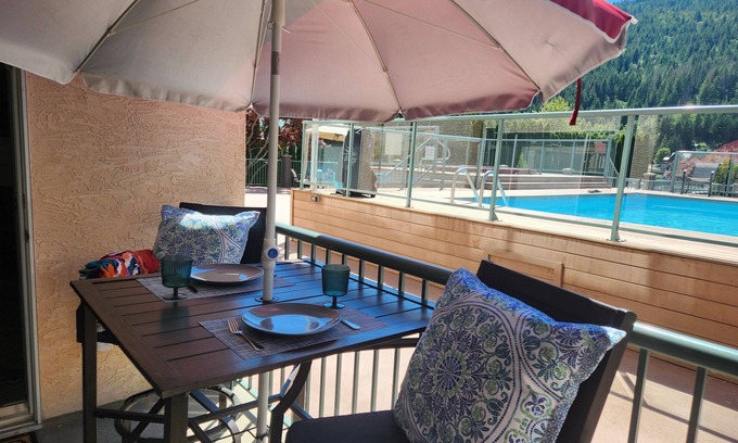 Sicamous Condo | Lake front with boatslip