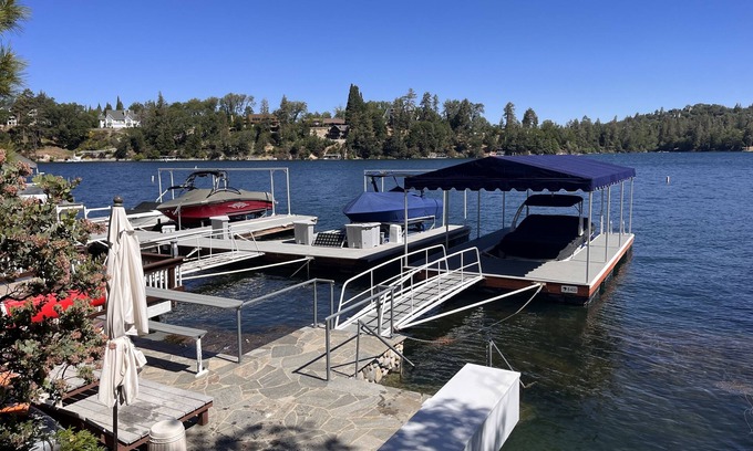 Cedar Glen House | LAKE FRONT with VIEWS, private DOCK & AC