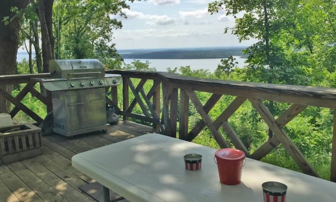 Hulbert House | Lake Ft. Gibson Getaway