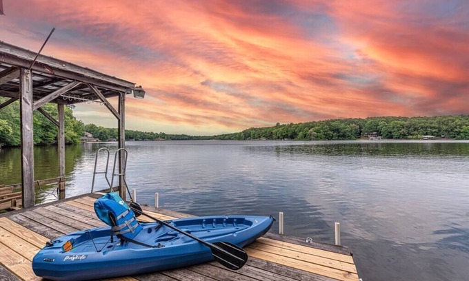 Bracey House | Lake Gaston Duo Kayaks and Dock Duplex Over 4000 sq feet