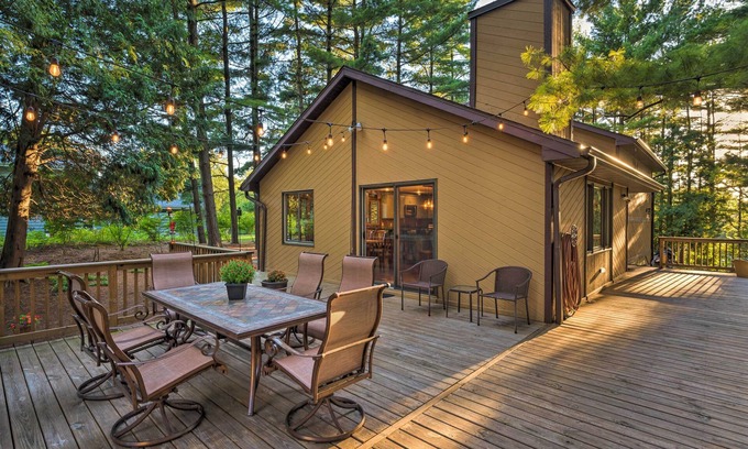 Lake Geneva House | Lake Geneva Getaway w/Fire Pit: Near Golf
