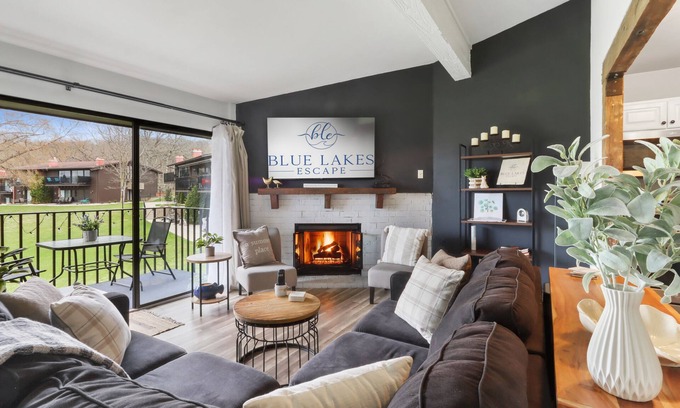 Lake Geneva Condo | Lake Geneva Retreat! King Bed! Fireplace!
