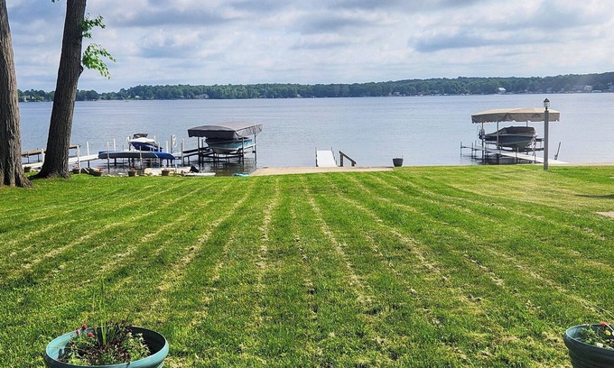 Fremont Cottage | Lake George cottage with large lakefront lawn