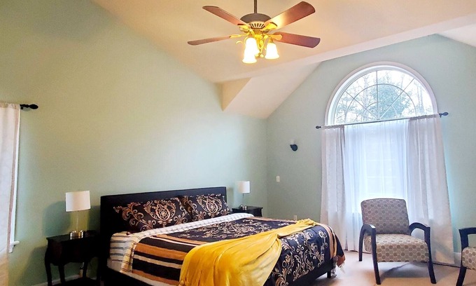 Queensbury House | Lake george get away close to saratoga and the adirondack