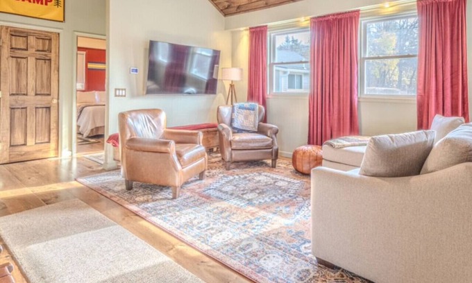 Lake George Cabin | Lake George Luxury Cabin (2 bed/2 bath)