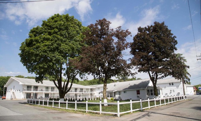 South Glens Falls Hotel | Lake George Residence LLC