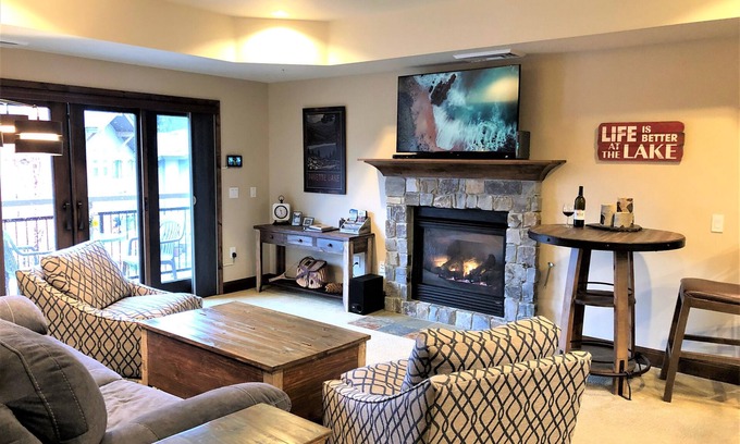 McCall Condo | Lake Getaway! Elegant 2-Bedroom Condo in Downtown McCall