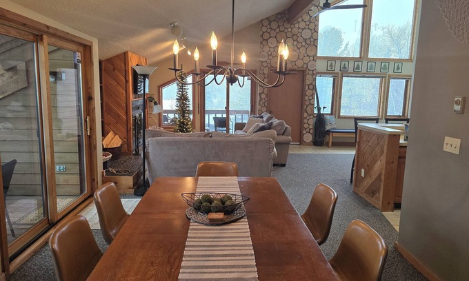 Mancelona Condo | Lake-Golf-Ski condo w/great views & boat parking