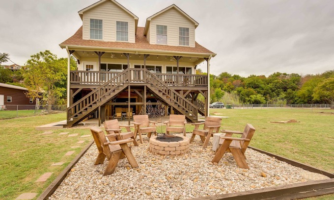Dennis House | Lake Granbury Fishing Escape w/Dock & Kayaks!