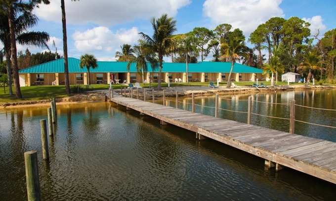 Lake Placid Apartment | Lake Grassy Inn & Suites