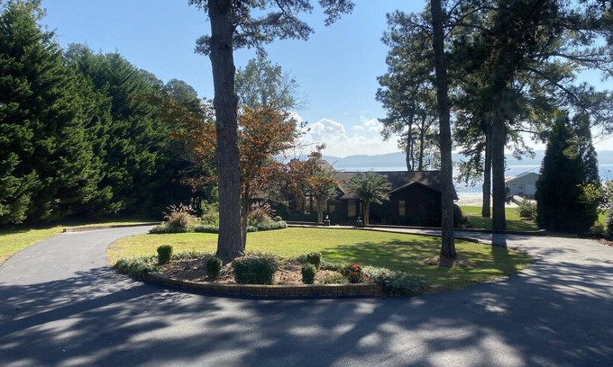 Groveoak House | Lake Guntersville beautiful view just off main channel.