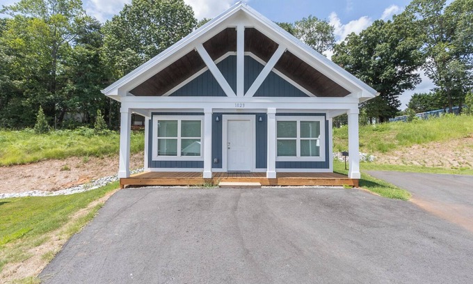 Townville Cabin | Lake Hartwell Cabins-15 Minutes to Clemson-Near Green Pond Landing