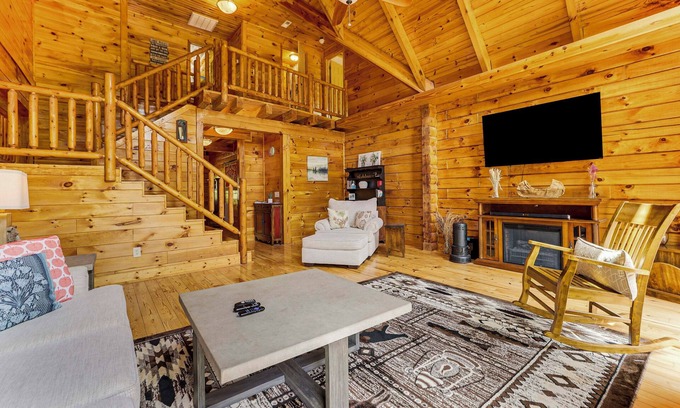 Fair Play Cabin | Lake Hartwell Home w/Game Room: Near Clemson!