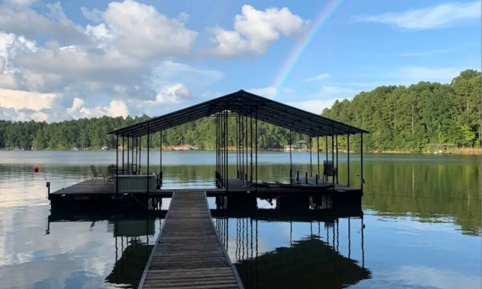 Martin House | Lake Hartwell: Private Pool, Dock, Boats, Dogs, Fire Pit