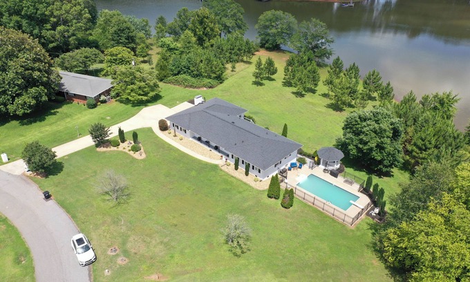 Northlake House | Lake Hartwell w/Dock, Pool, Clemson, Fishing Tournaments, Sleep 12, Anderson SC