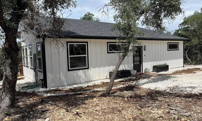 Canyon Lake House | Lake Haus Early Spring Rates