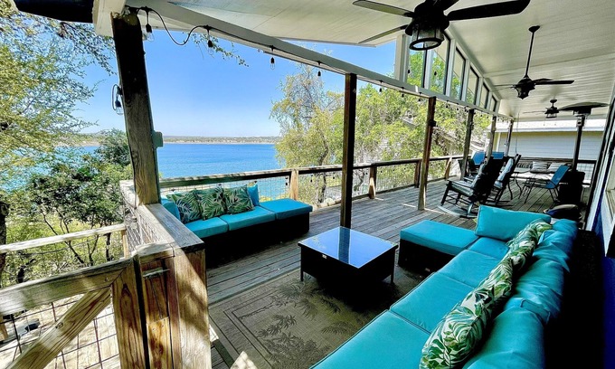 Canyon Lake Cottage | LAKE HAUS- Lake front home! Direct access to Canyon Lake.