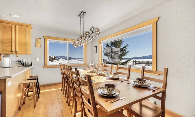 Island Park Cabin | Lake Haven Cabin+4 bedrooms+AC+Hottub+WIFI+20 Mins to Yellowstone National Park