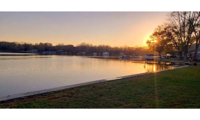 Warsaw Cottage | Lake Haven Cottage Fun Summer Get Away! fishing and kayaks!