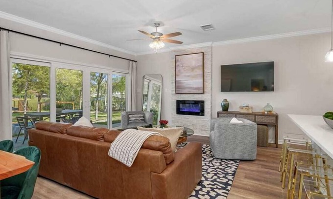Gun Barrel City House | Lake Haven, Volleyball, Spa, Jet Ski, Boat Rental