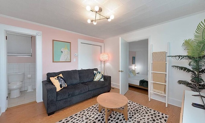 Hickory House | Lake Hickory Trio 1 BR Pink Unit