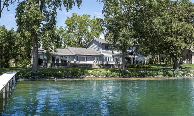 Lake Ripley House | Lake Home - 3,500 sq ft - 20 min from Madison!
