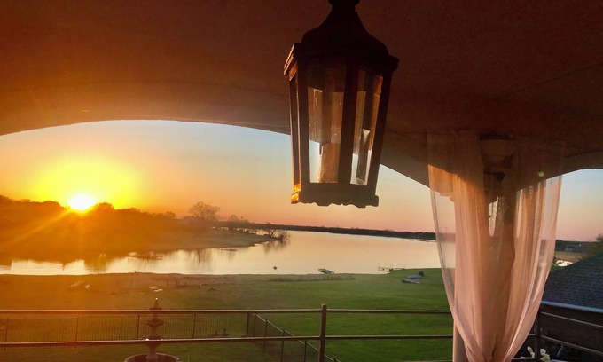 Frisco House | Lake Home -Walk-in Waterfront - Pets Welcomed - Sunset Hacienda - 3 beds