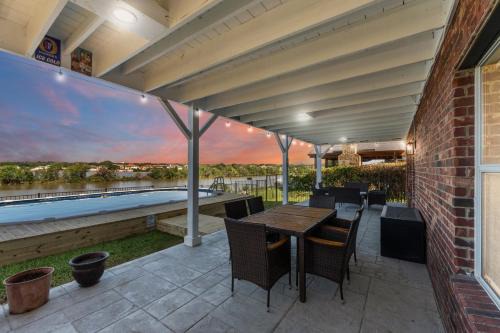 Tarrant County House | Lake House - Amazing Views & Pool Lake Arlington