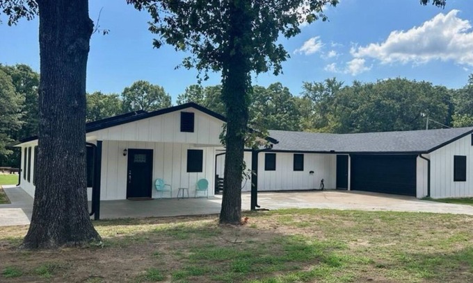 Kingston House | Lake House - Blocks From Lake Texoma, Kingston, OK n@ SANDERS ISLAND VIEWn