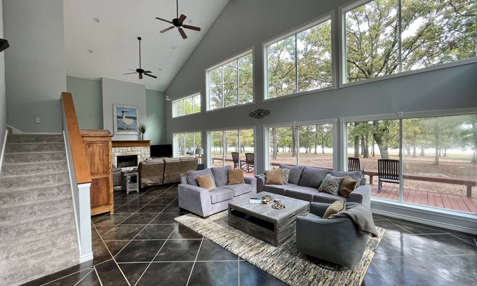 Quinlan House | Lake House - Boat Slip - Swim Area - Lake Tawakoni - Fishing - Private