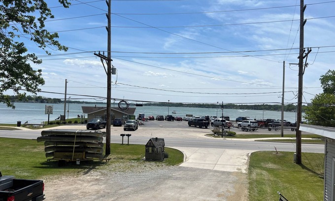 Cedar Lake House | LAKE HOUSE - bring your BOAT and WATER CRAFTS!