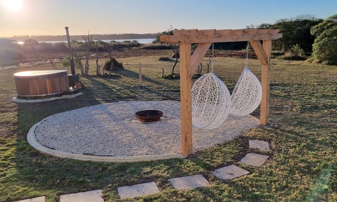 The Honeysuckles House | Lake House, by the beach