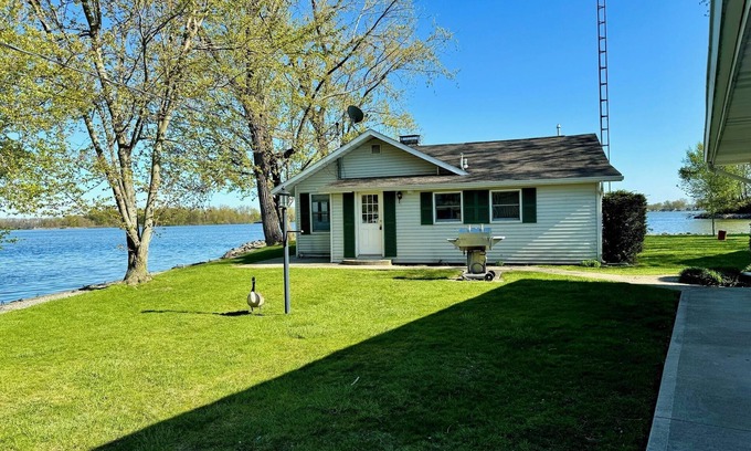 Lakeview House | Lake House Cottage w/Breathtaking Views!