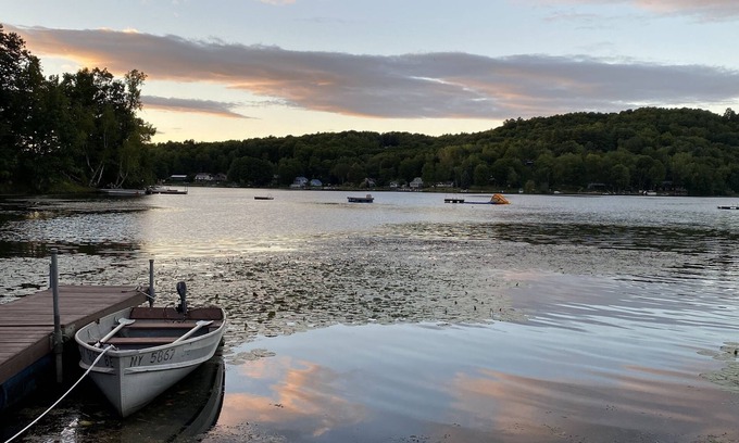 Argyle House | Lake house for 8, all seasons! Large deck overlooking the water