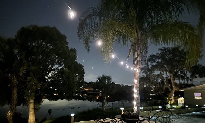 DeBary House | Lake house getaway close to theme parks and beaches