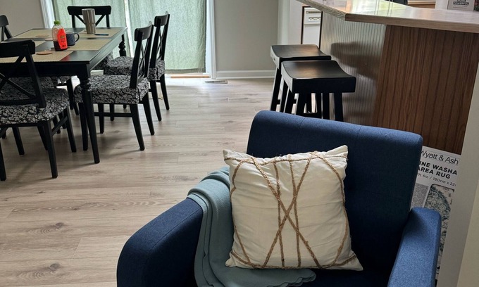 Piney Flats House | Lake House Getaway! 4-bedroom house on Boone Lake near JC with AC, WiFi, Dock