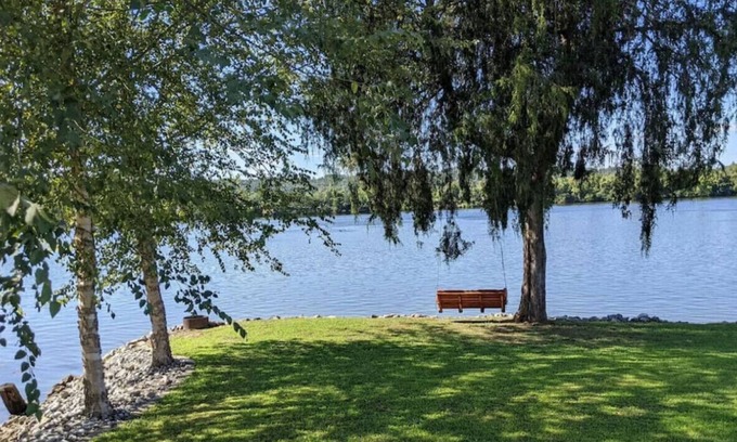 Decatur House | Lake House · Lakeside Escape Top Bass Fishing
